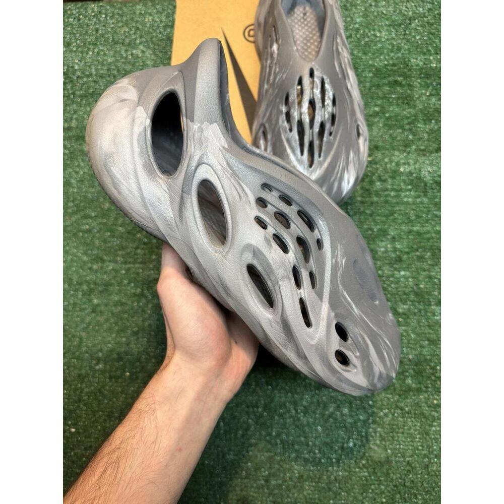 Adidas Yeezy Foam RNR Granite Size 11
